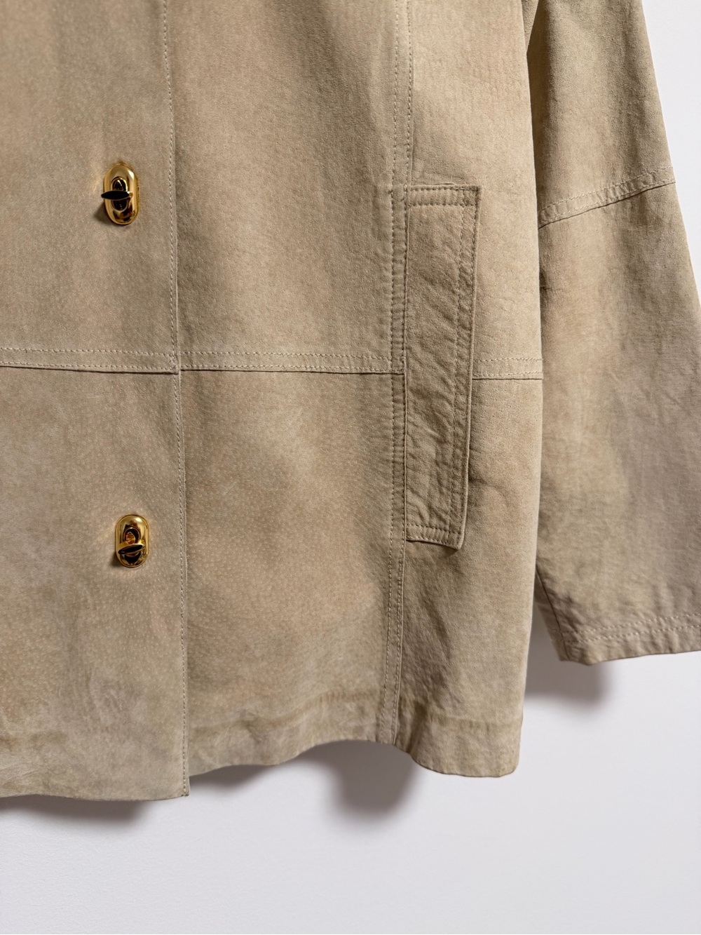Vintage Danier Beige Suede Jacket with Gold-Tone Buttons - Picture 5 of 16
